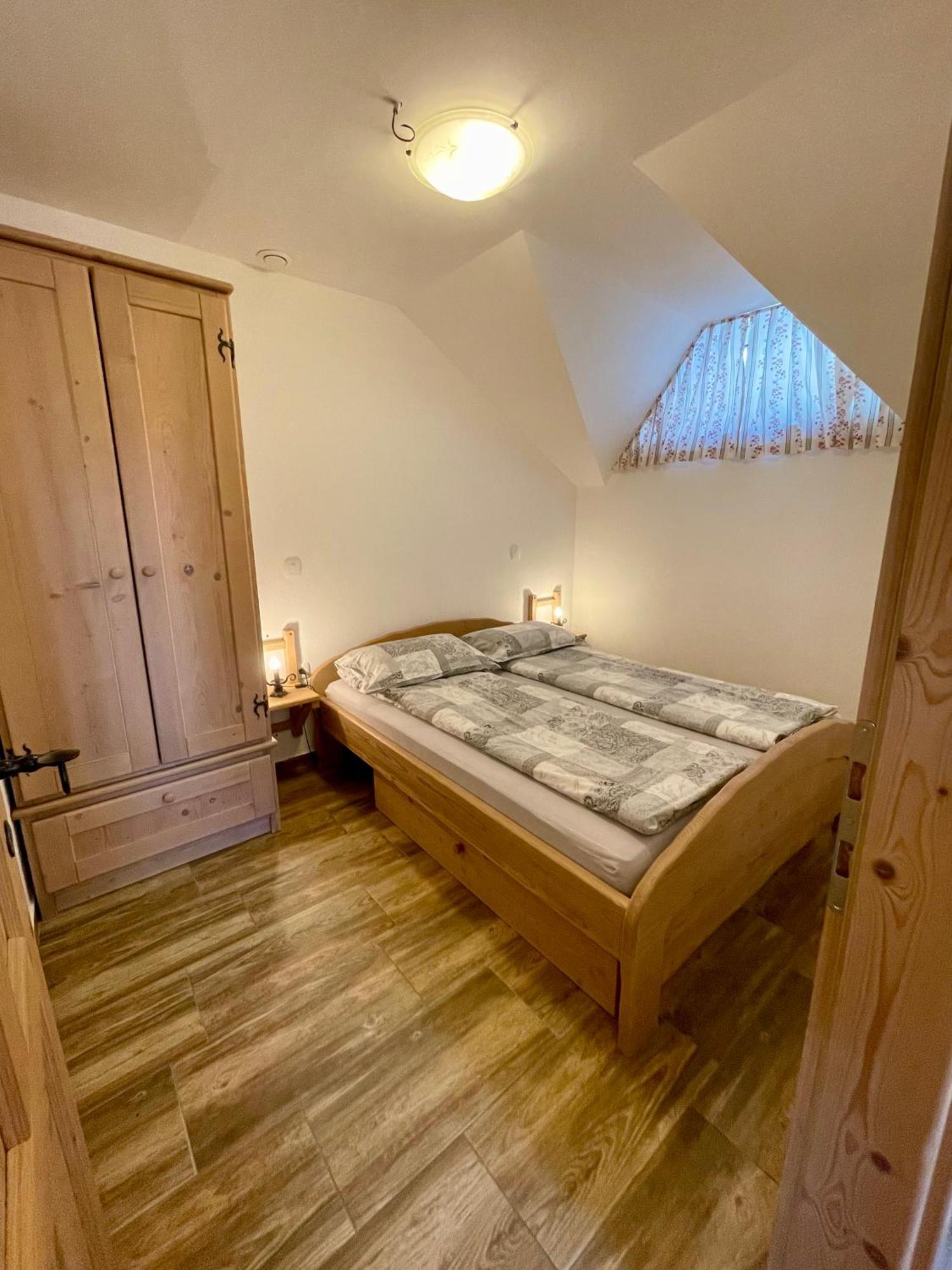 Apartmaji Golob-Golte มอเซียร์เย ภายนอก รูปภาพ